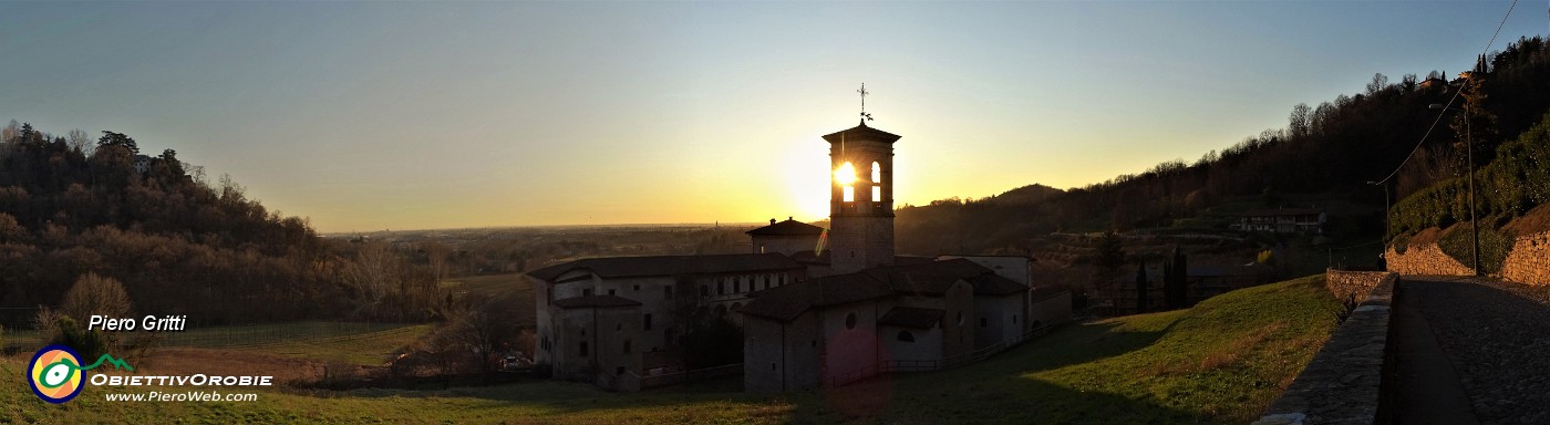 89 Il Monastero di Astino nella luce e nei colori del tramonto.jpg